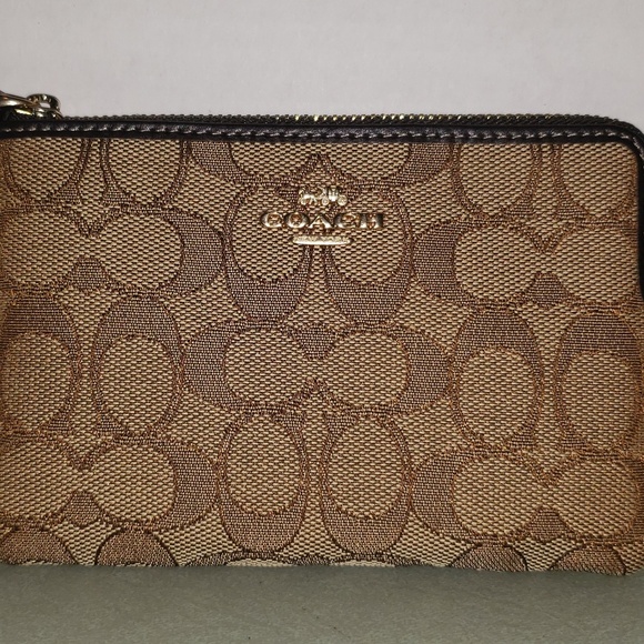 Coach Jacquard Wristlet  NWT$78 - Picture 4 of 4